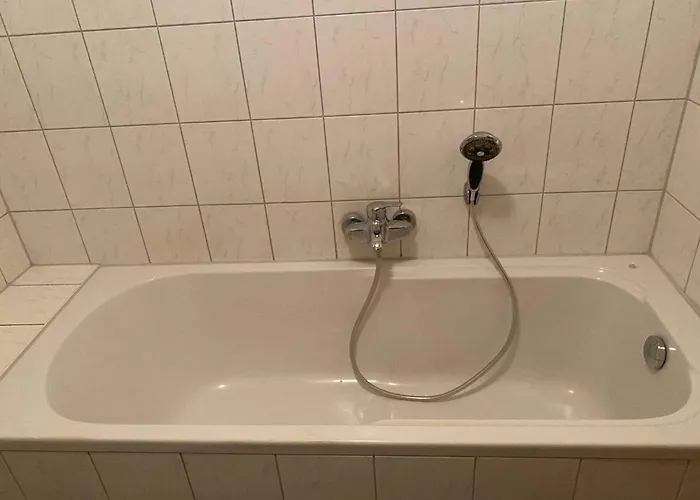 Lage 2 Zimmerwohnung Mit Balkon Und Bester Aussicht In Og 2 Links アパート *