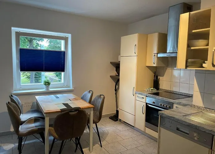 Lage 2 Zimmerwohnung Mit Balkon Und Bester Aussicht In Og 2 Links * Rostock